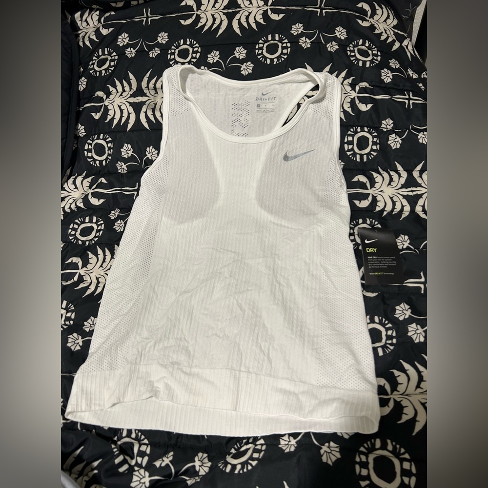 Women’s white nike running razor back